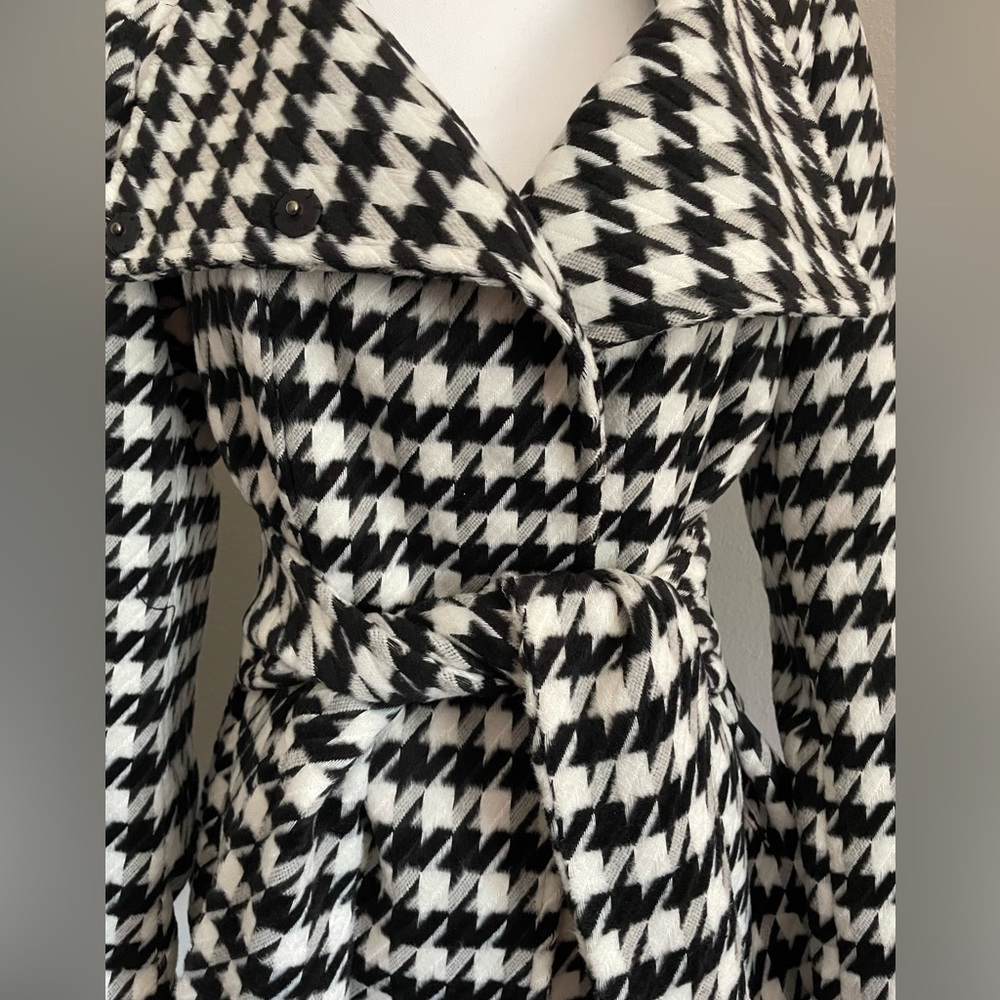 Chic Houndstooth Wrap Jacket - image 3